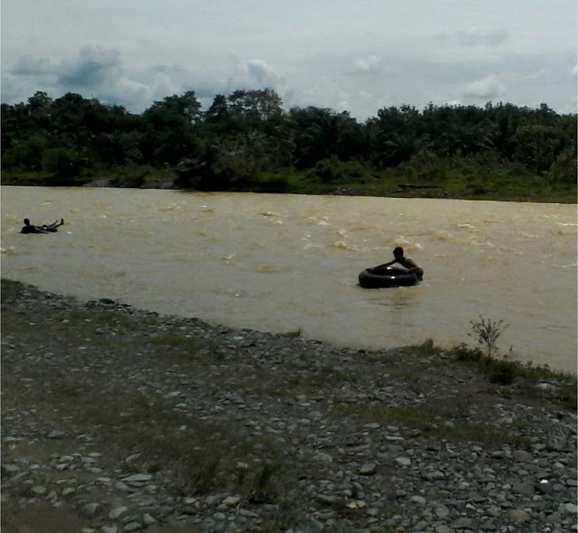 Arus deras sungai Bahorok, 4 km lagi dari tempat wisata ecotourism orang utan Bukit Lawang