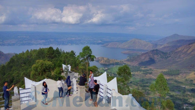 Menara Pandang Tele, Menikmati Panorama Danau Toba Dari Ketinggian